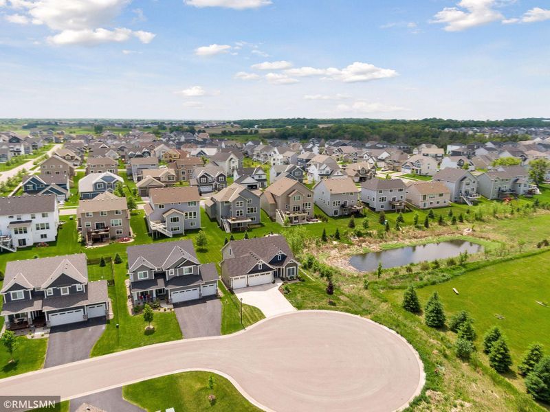 9701 Compass Pointe Ct, Woodbury, MN 55129