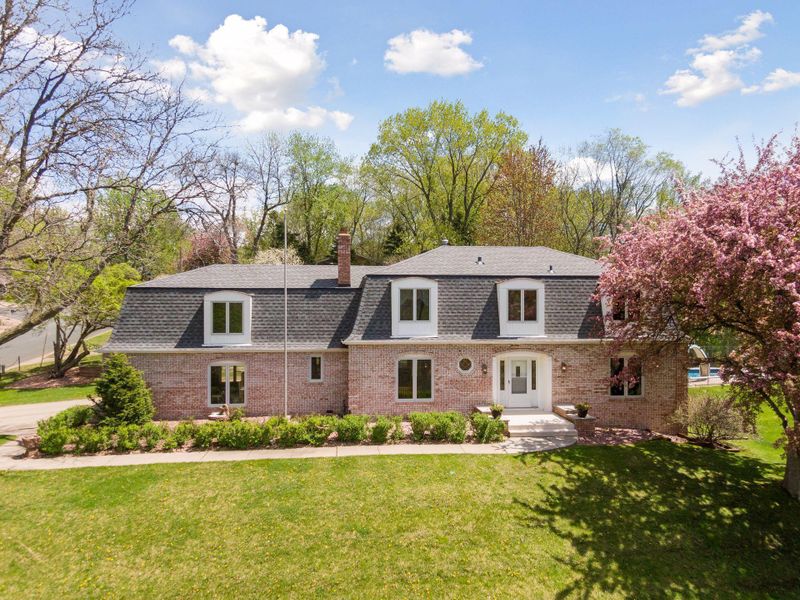 2709 Dalridge Cir, Burnsville, MN 55337