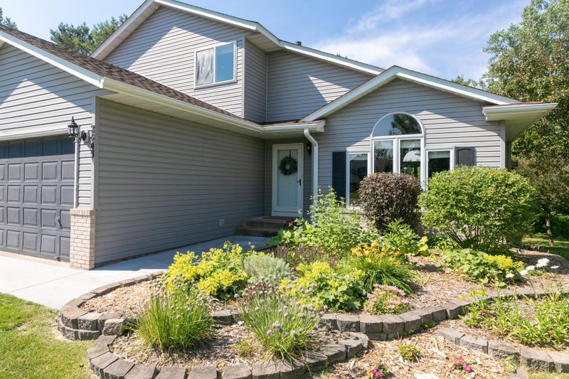 2843 Carver Park Cir, Woodbury, MN 55125