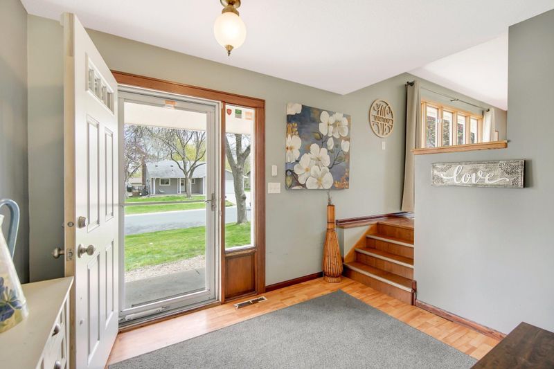 6465 Pineview Ln N, Maple Grove, MN 55369
