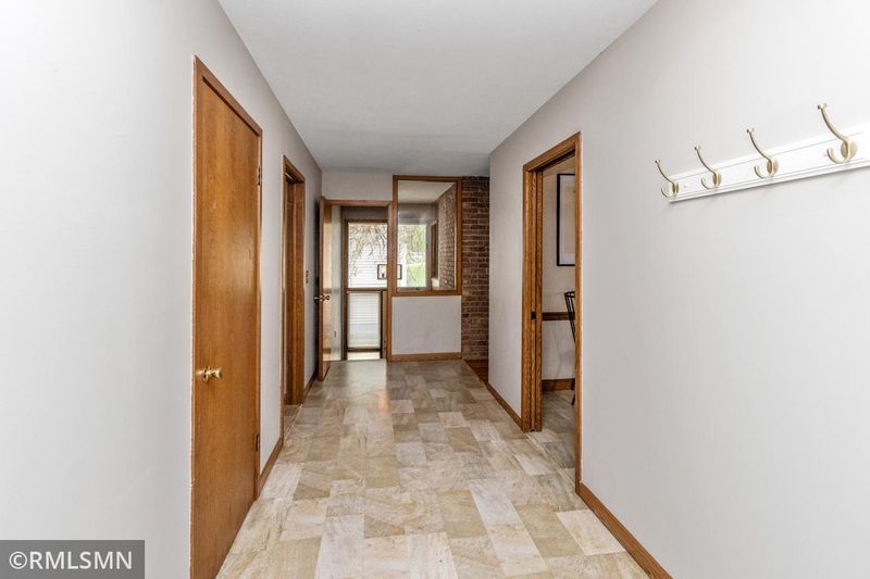 516 Driftwood Rd, New Brighton, MN 55112