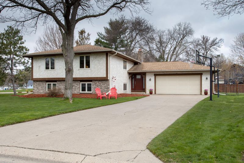 1100 E 97th St, Bloomington, MN 55425