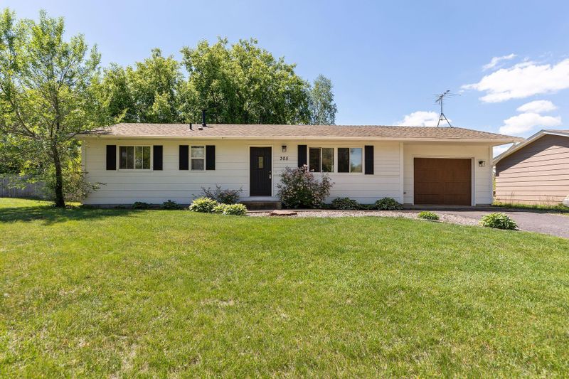 305 18th Ave SE, Cambridge, MN 55008