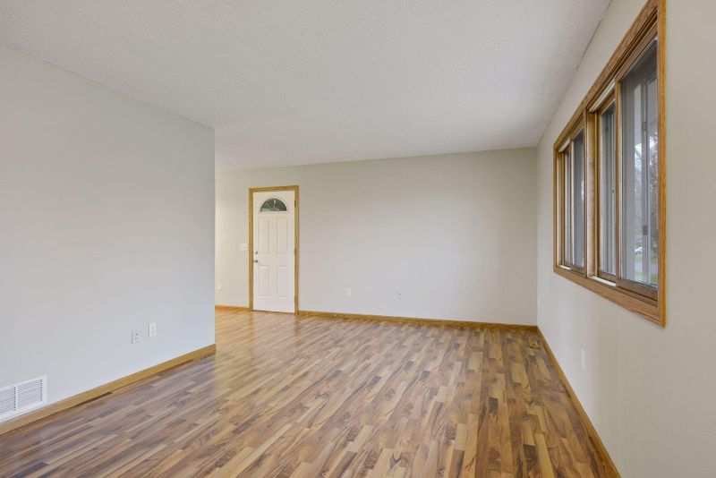 305 18th Ave SE, Cambridge, MN 55008