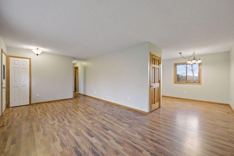305 18th Ave SE, Cambridge, MN 55008