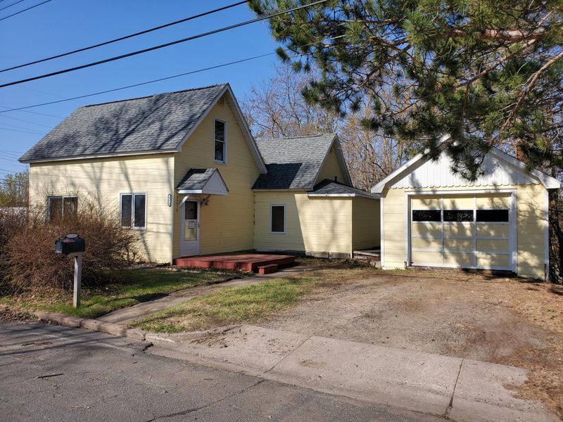 30610 Park St, Lindstrom, MN 55045