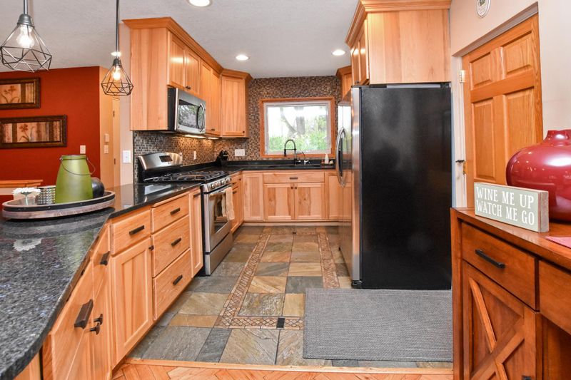 4188 Mcknight Rd N, White Bear Lake, MN 55110