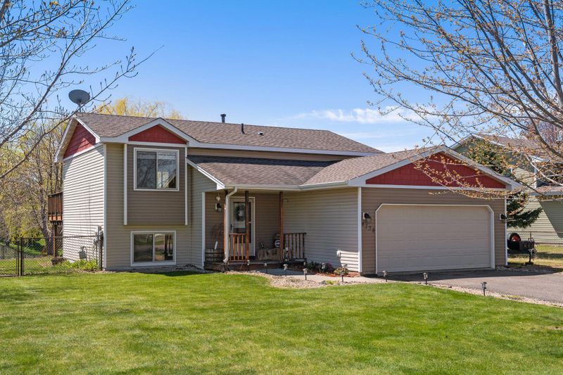 4738 Farmstead Dr, Monticello, MN 55362