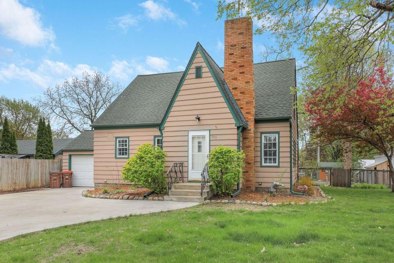 505 8th St W, Hastings, MN 55033