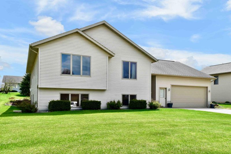 65 Benson Dr, Lewiston, MN 55952
