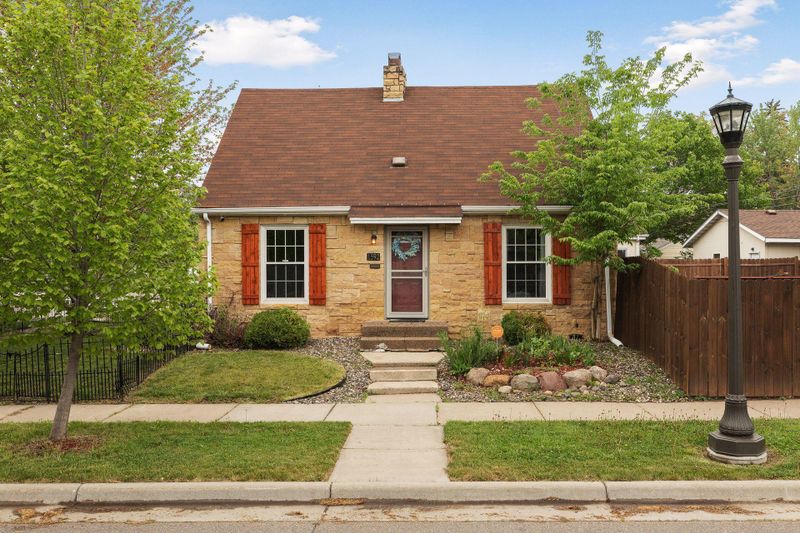 1592 Edgerton St, Saint Paul, MN 55130