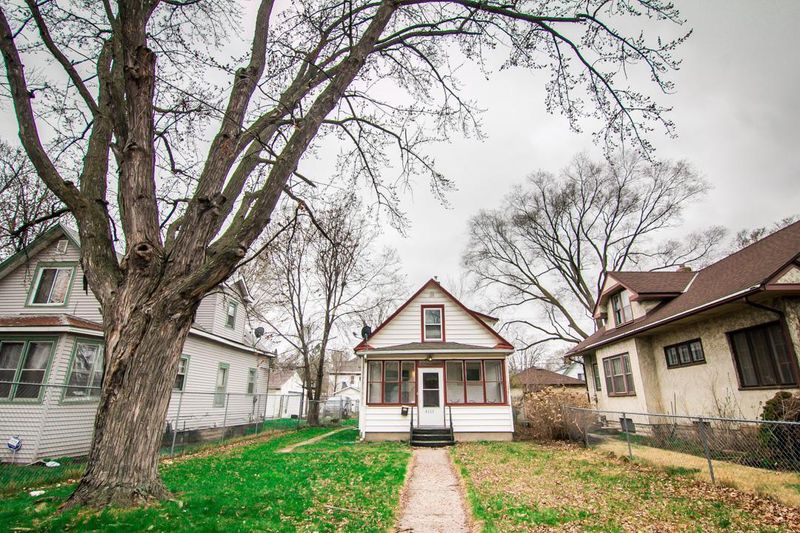 4323 Girard Ave N, Minneapolis, MN 55412