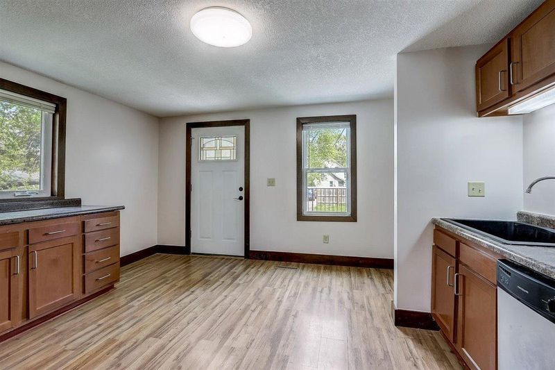 901 Conway St, Saint Paul, MN 55106