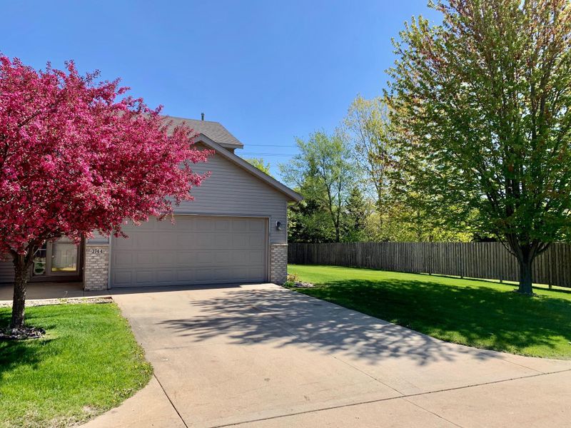 2744 Viola Heights Dr NE, Rochester, MN 55906