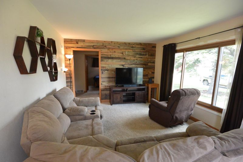 2621 Diane Ln, Hibbing, MN 55746