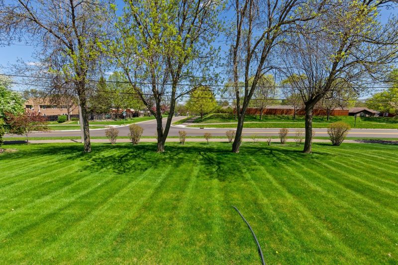4560 Arrowood Ln N, Plymouth, MN 55442