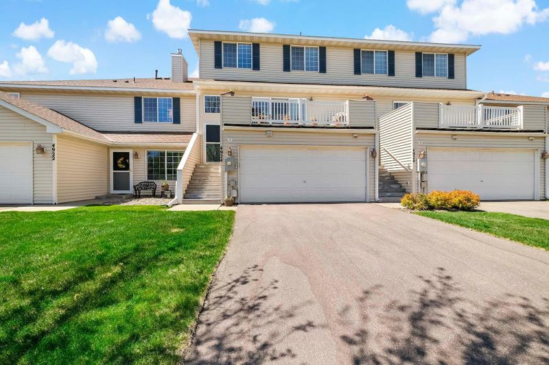 4924 Grenwich Ave N, Oakdale, MN 55128