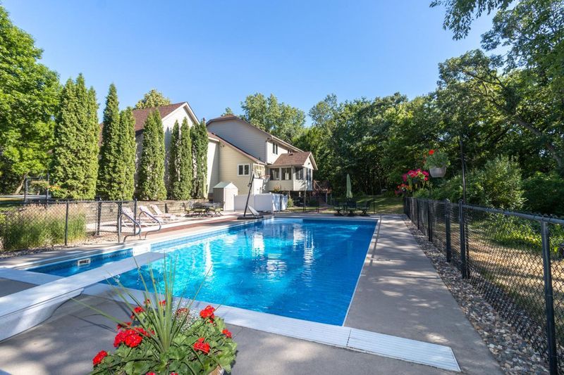 1701 112th Ct W, Inver Grove Heights, MN 55077