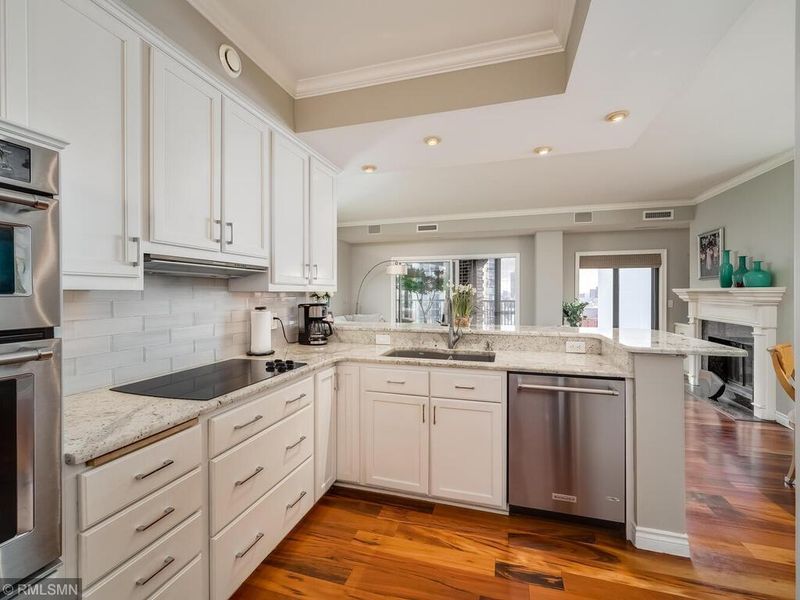 1235 Yale Pl #1207, Minneapolis, MN 55403
