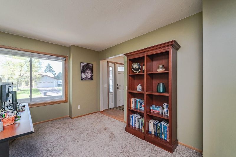 17325 Ipswich Way, Lakeville, MN 55044