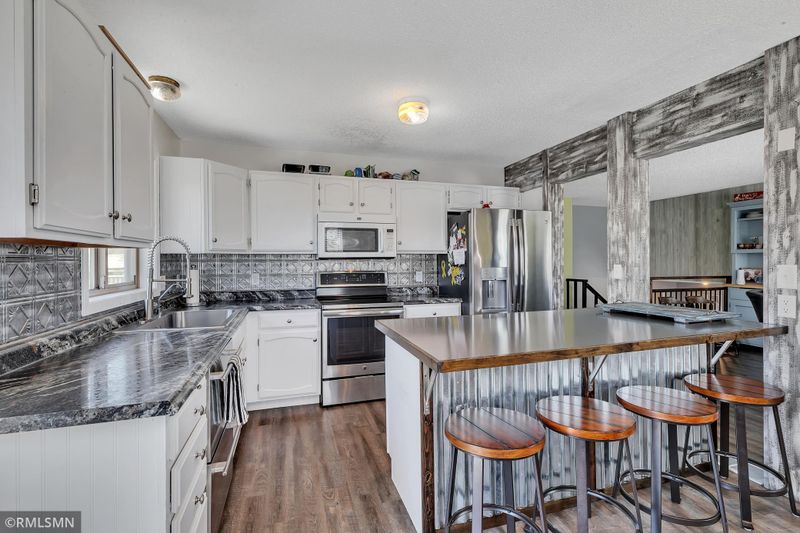 224 Lakeview Dr, Spicer, MN 56288