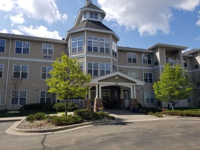 1201 Hadley Ave N #211, Oakdale, MN 55128