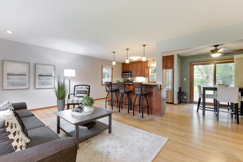 8600 Zenith Rd, Bloomington, MN 55431