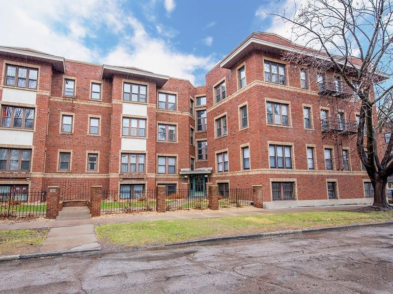 385 Laurel Ave #207, Saint Paul, MN 55102