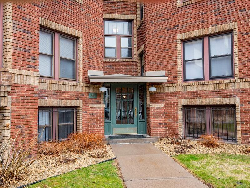 385 Laurel Ave #207, Saint Paul, MN 55102