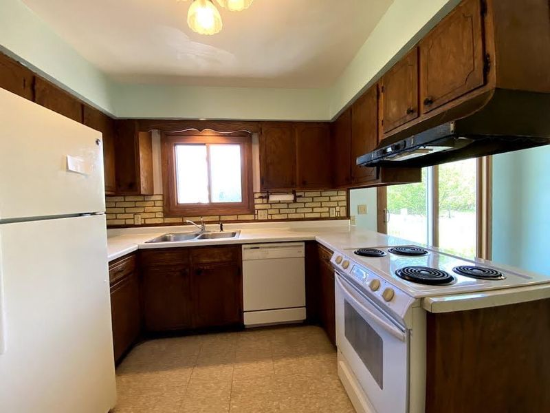 819 Koronis Ave, Paynesville, MN 56362