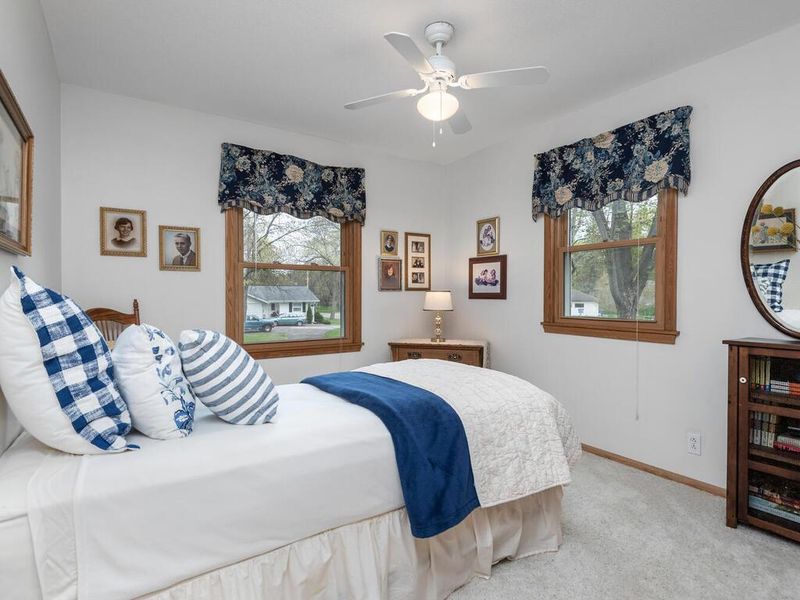 5222 Holiday Rd, Minnetonka, MN 55345