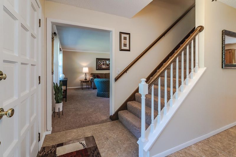 2700 Lassen Ct, Burnsville, MN 55337