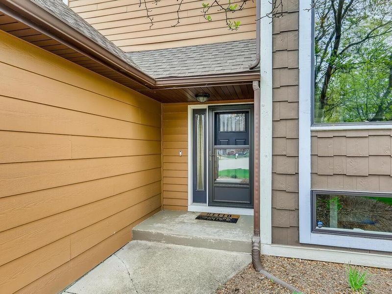 1204 Rushmore Crescent, Burnsville, MN 55306