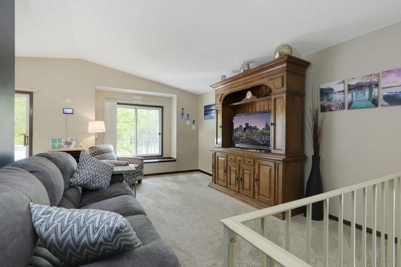 5618 Sanibel Dr, Minnetonka, MN 55343