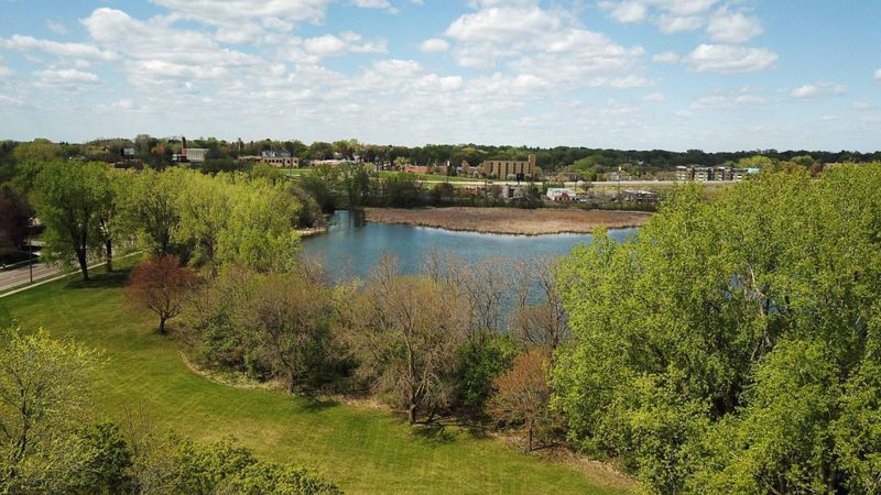 1803 Woodcrest Dr, Saint Paul, MN 55119