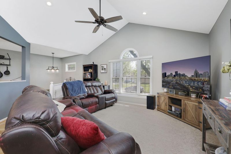 8616 Saratoga Ln, Eden Prairie, MN 55347