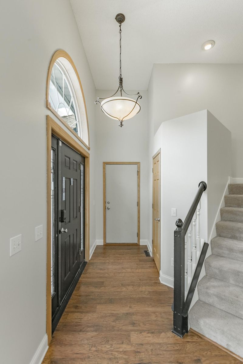 709 Granite Dr, Eagan, MN 55123