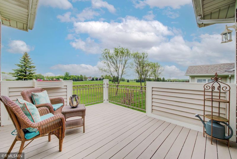 494 Holly Ln N, Oakdale, MN 55128