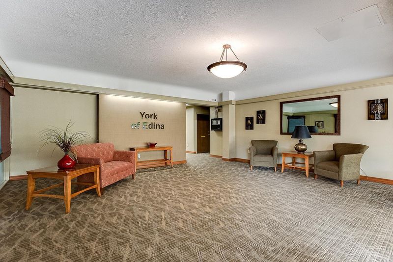 6450 York Ave S #514, Edina, MN 55435
