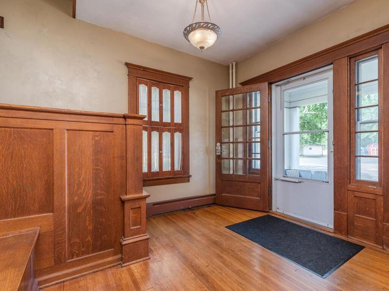 107 Oak St N, Lester Prairie, MN 55354
