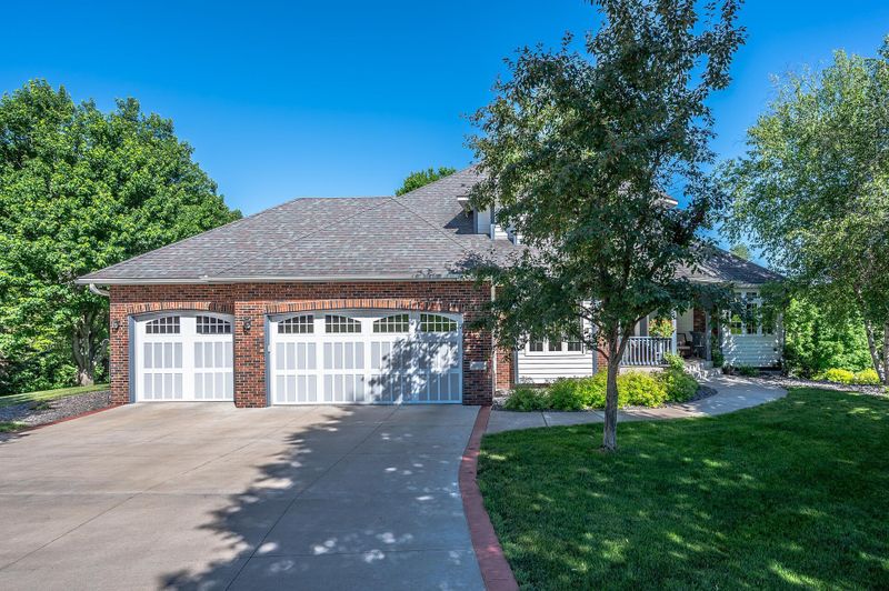 19810 Pembrook Cir, Rogers, MN 55374