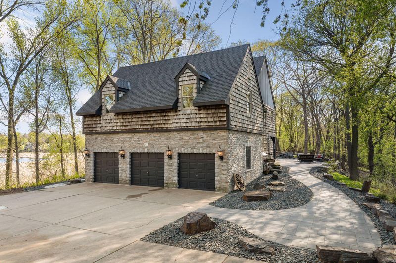 2411 Sunset Ct, Little Canada, MN 55117