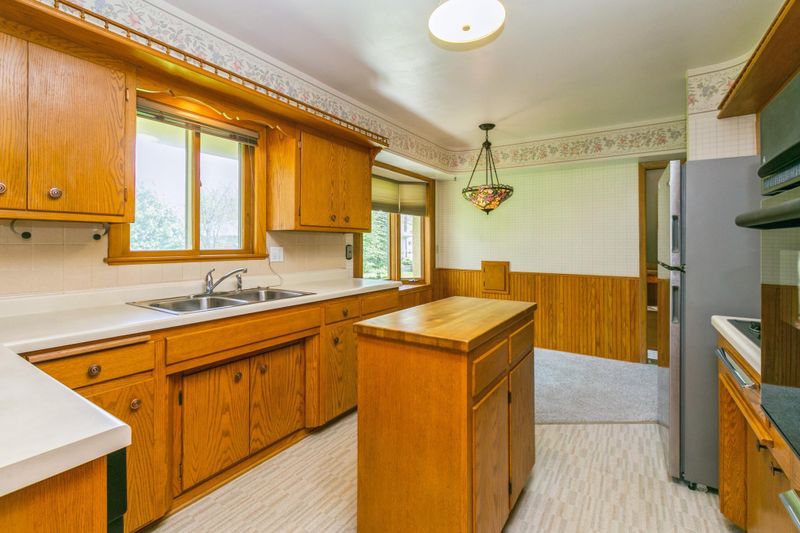1626 Ruth St N, Saint Paul, MN 55119