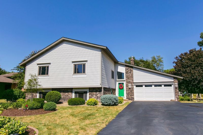 4660 Chandler Rd, Shoreview, MN 55126