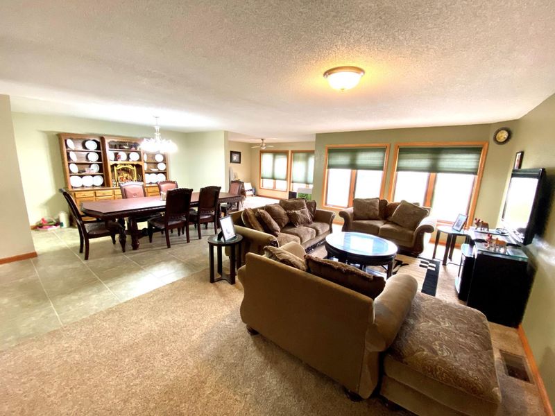 910 Lucy Dr, Worthington, MN 56187