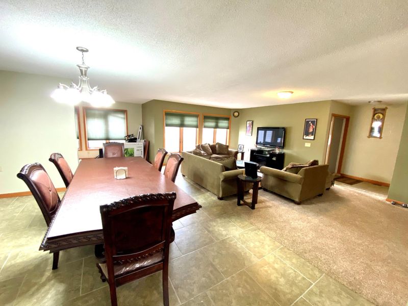 910 Lucy Dr, Worthington, MN 56187