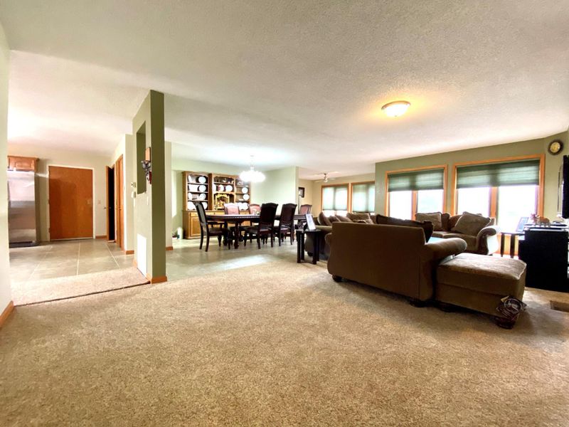 910 Lucy Dr, Worthington, MN 56187