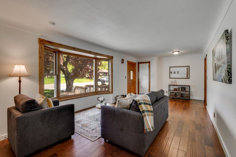 2861 Highridge Ter, Eagan, MN 55121