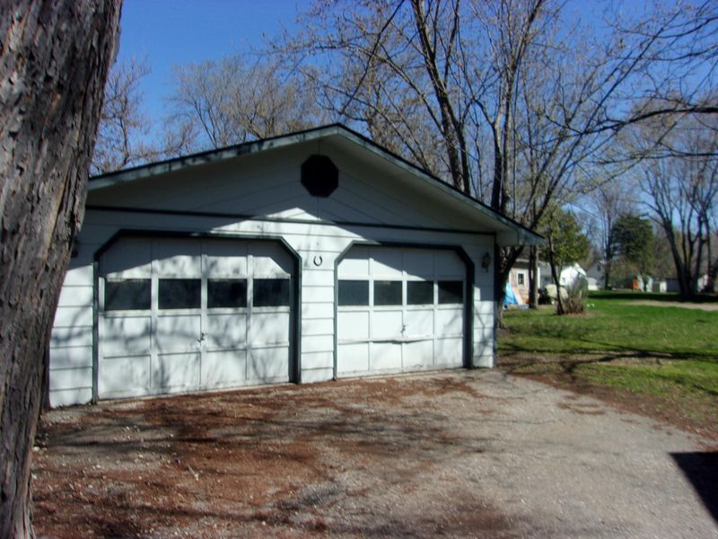 715 E 2nd St, Litchfield, MN 55355