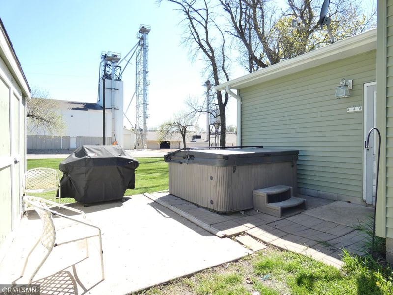 511 Herbert St, Stewart, MN 55385